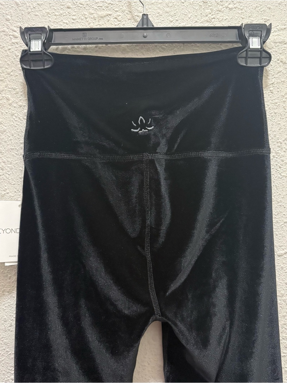 Beyond Yoga Velvet Motion High Waisted 7/8 Yoga Leggings in Black NWT Size Small - Picture 9 of 10